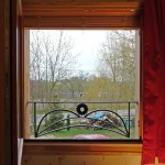 Regard par la fenêtre - Chambre rose - Gîte Lorraine
